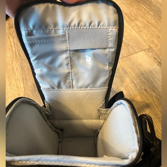 LowePro Adventura compact camera bag - Picture 5 of 7